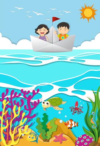 Bambini che remano su una barca di carta vettore