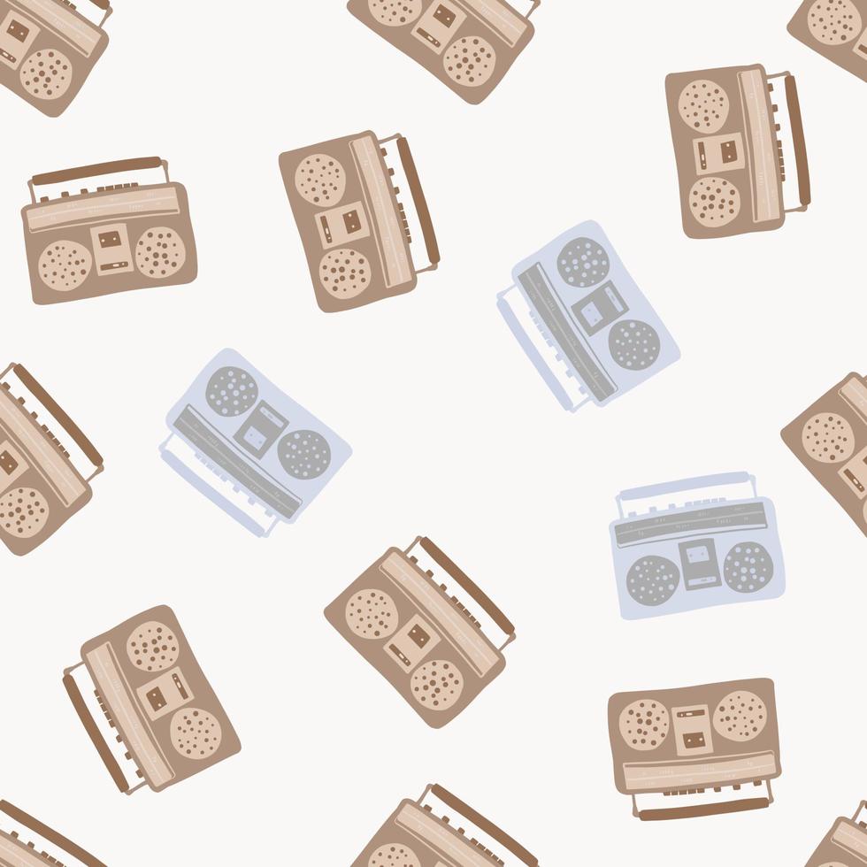 modello senza cuciture isolato casuale con elementi di registratore a nastro doodle. ornamento marrone chiaro su sfondo bianco. vettore