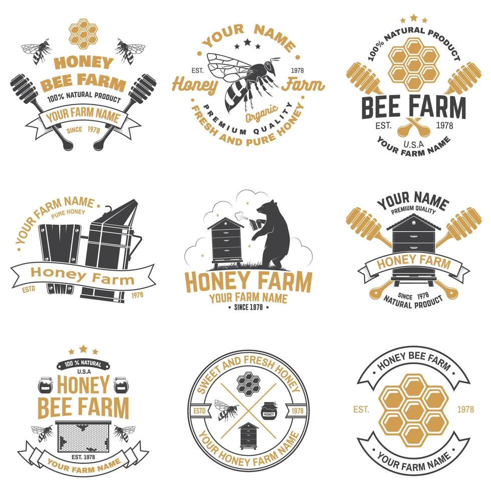 set di badge fattoria delle api. vettore. concetto per la stampa, il timbro o il tee. design tipografico vintage con sagoma di ape, pezzo a nido d'ape, alveare e mestolo di miele. design per l'azienda agricola delle api vettore