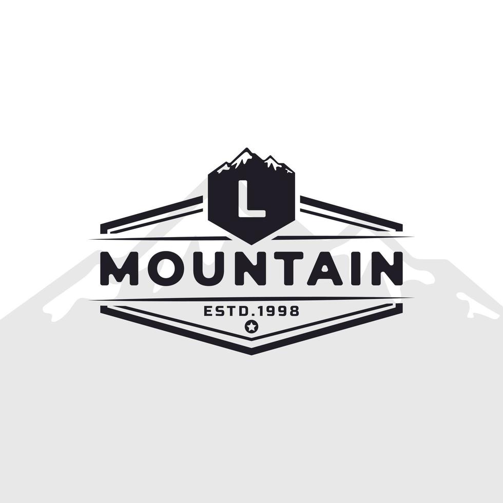 logo vintage emblema distintivo lettera l montagna tipografia logo per spedizione avventura all'aria aperta, camicia silhouette montagne, elemento modello di disegno timbro stampa vettore