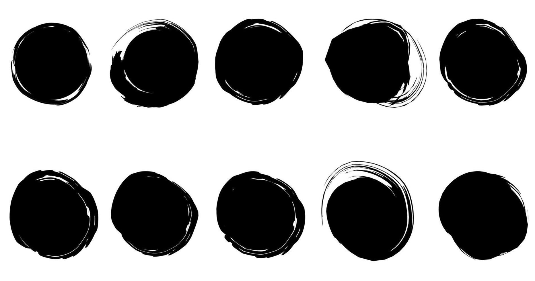set di tratti di pennello cerchio vettoriale texture riempita di inchiostro nero su sfondo bianco