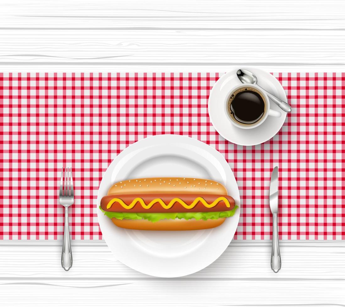 fast food sul piatto con forchetta, coltello e tazza di caffè nero sul tavolo di legno vettore