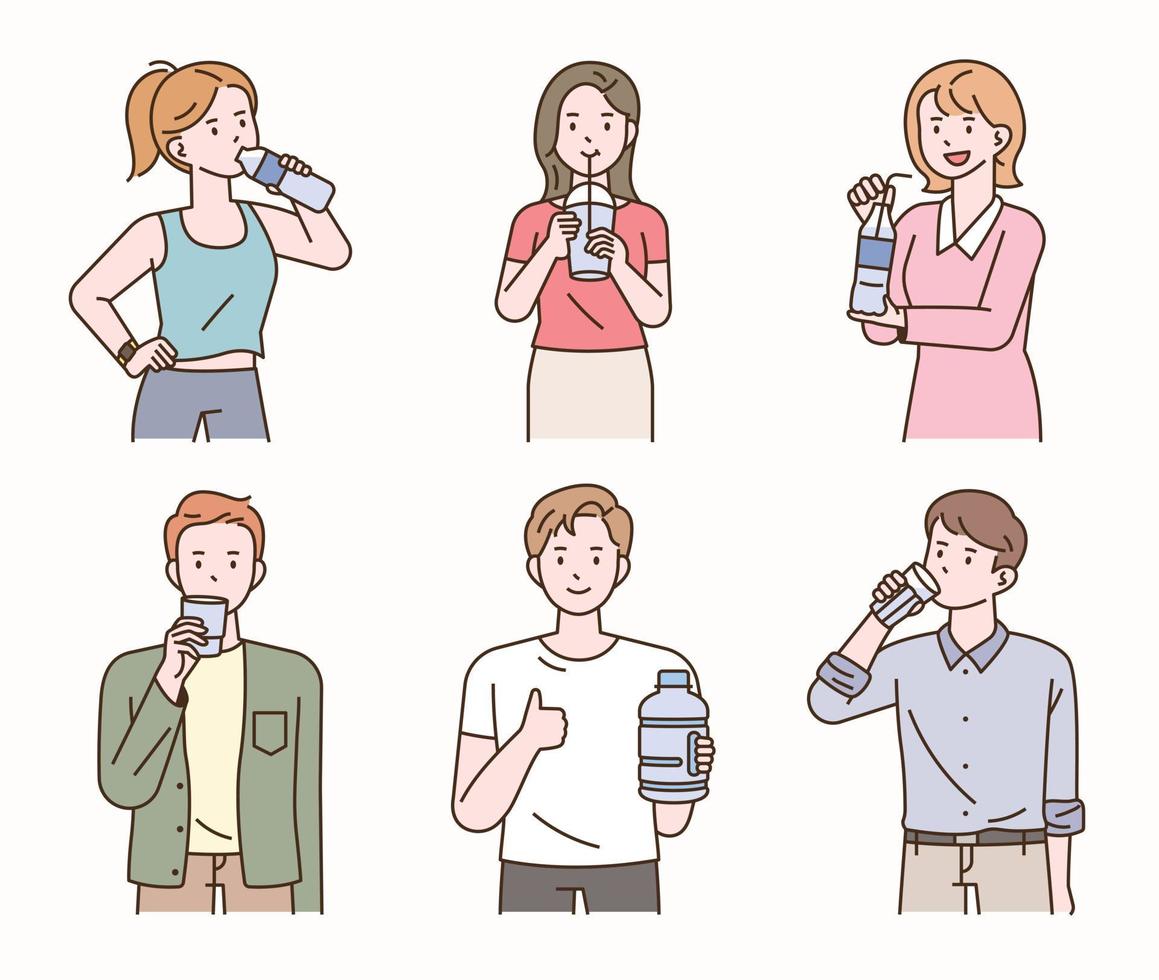 le persone bevono acqua da varie tazze e bottiglie d'acqua. vettore