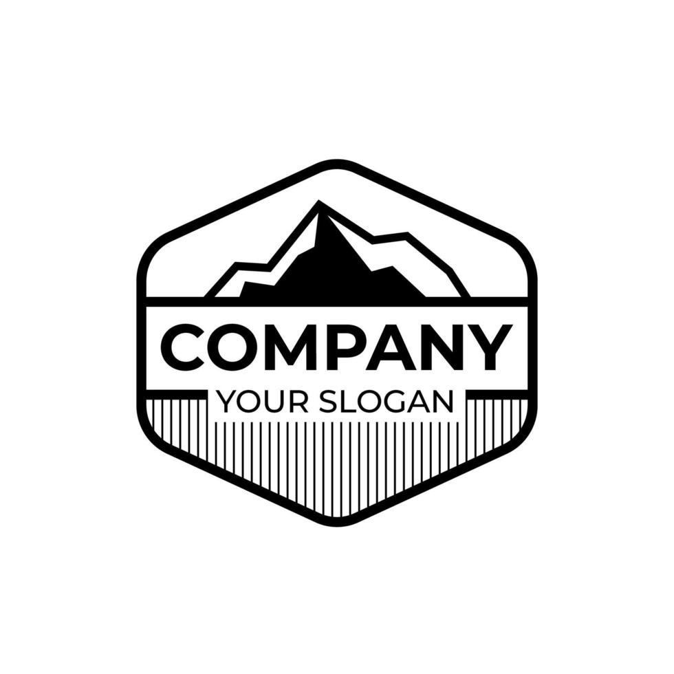 design del logo di avventura all'aria aperta in montagna vettore