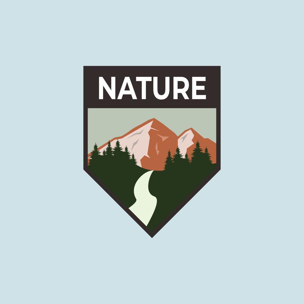 disegno vettoriale del logo dell'emblema della montagna all'aperto