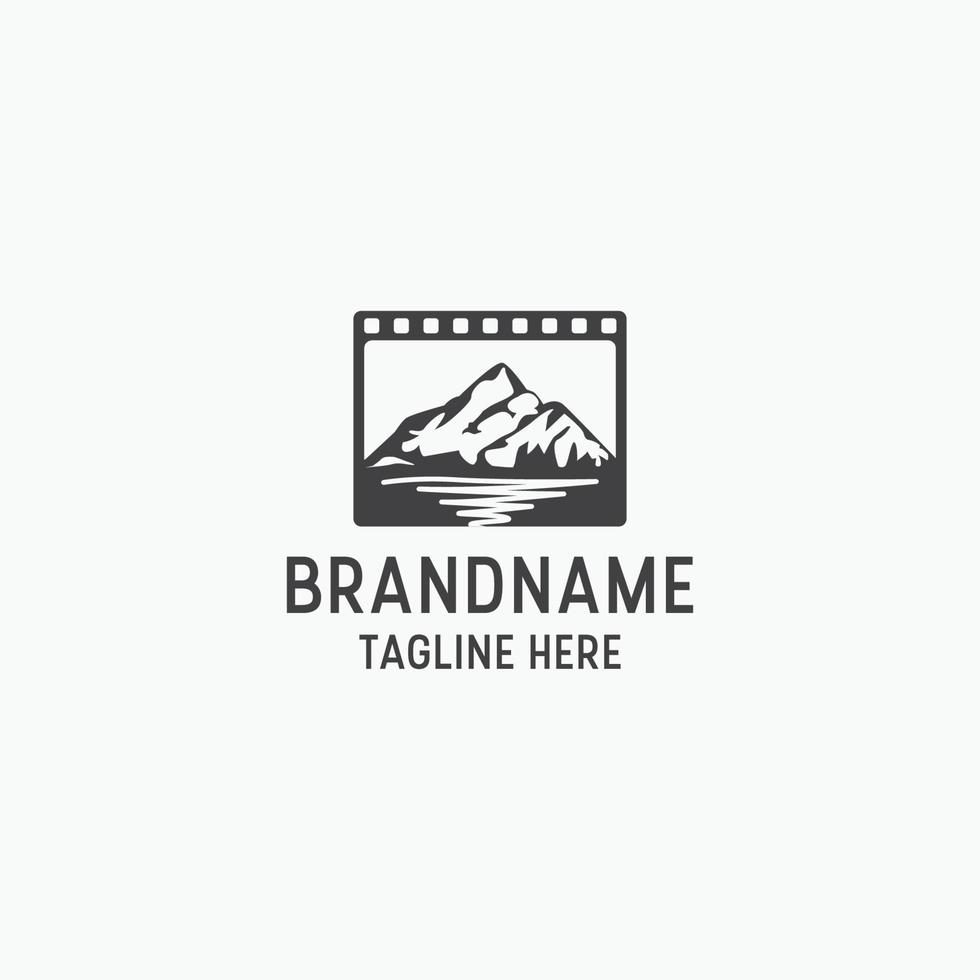 vettore premium del modello di progettazione dell'icona del logo di produzione in studio di film di montagna