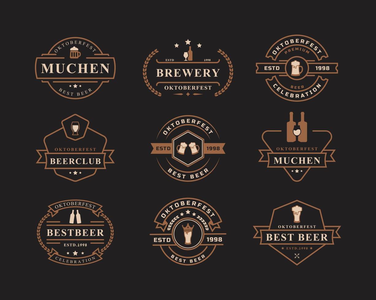 set di badge retrò vintage oktoberfest etichetta design tipografico willkommen zum inviti festa della birra celebrazione logo vettore
