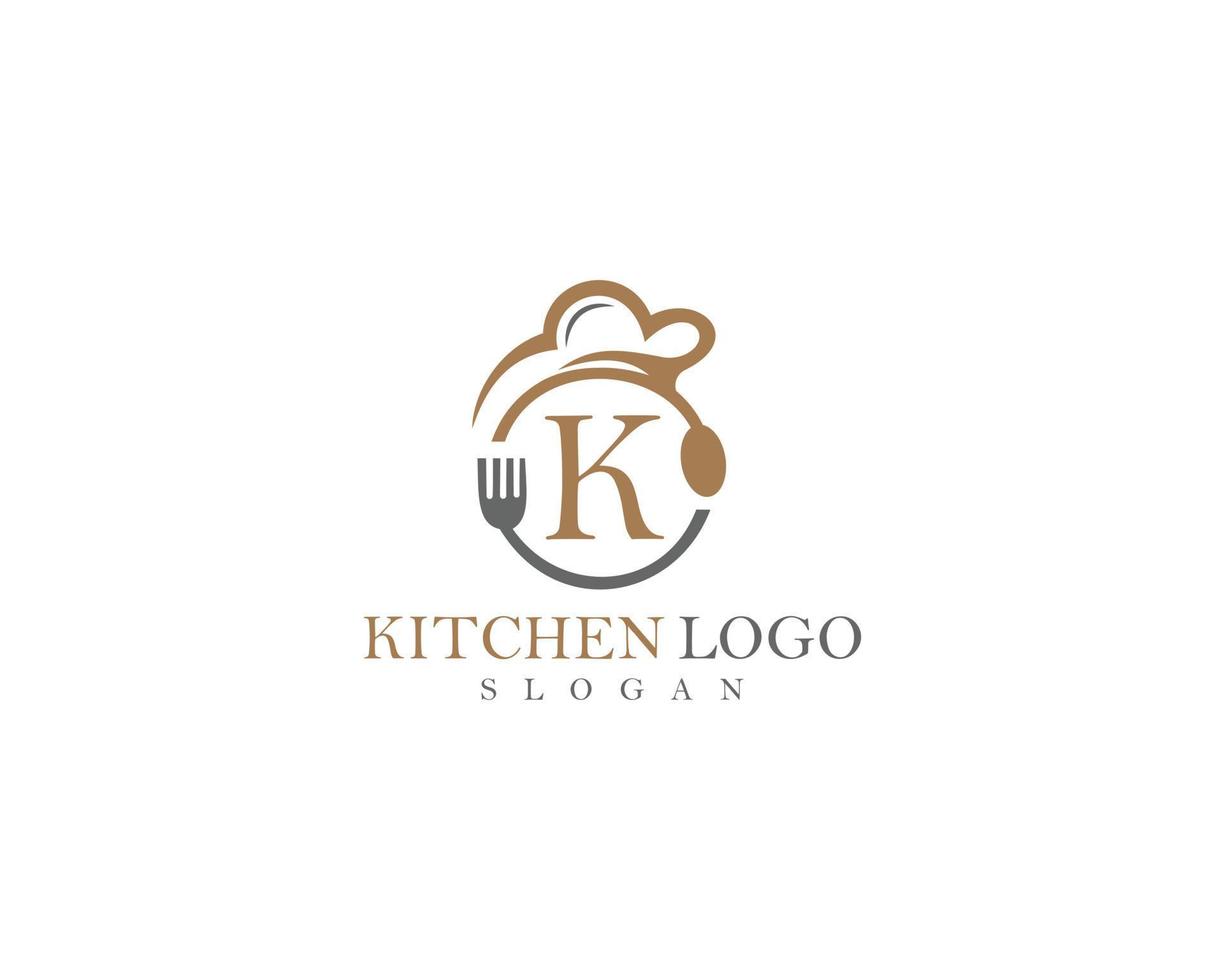 cucina astratta della lettera k, design del logo del ristorante, icona di cucchiaio e forchetta, design del logo della lettera k vettore