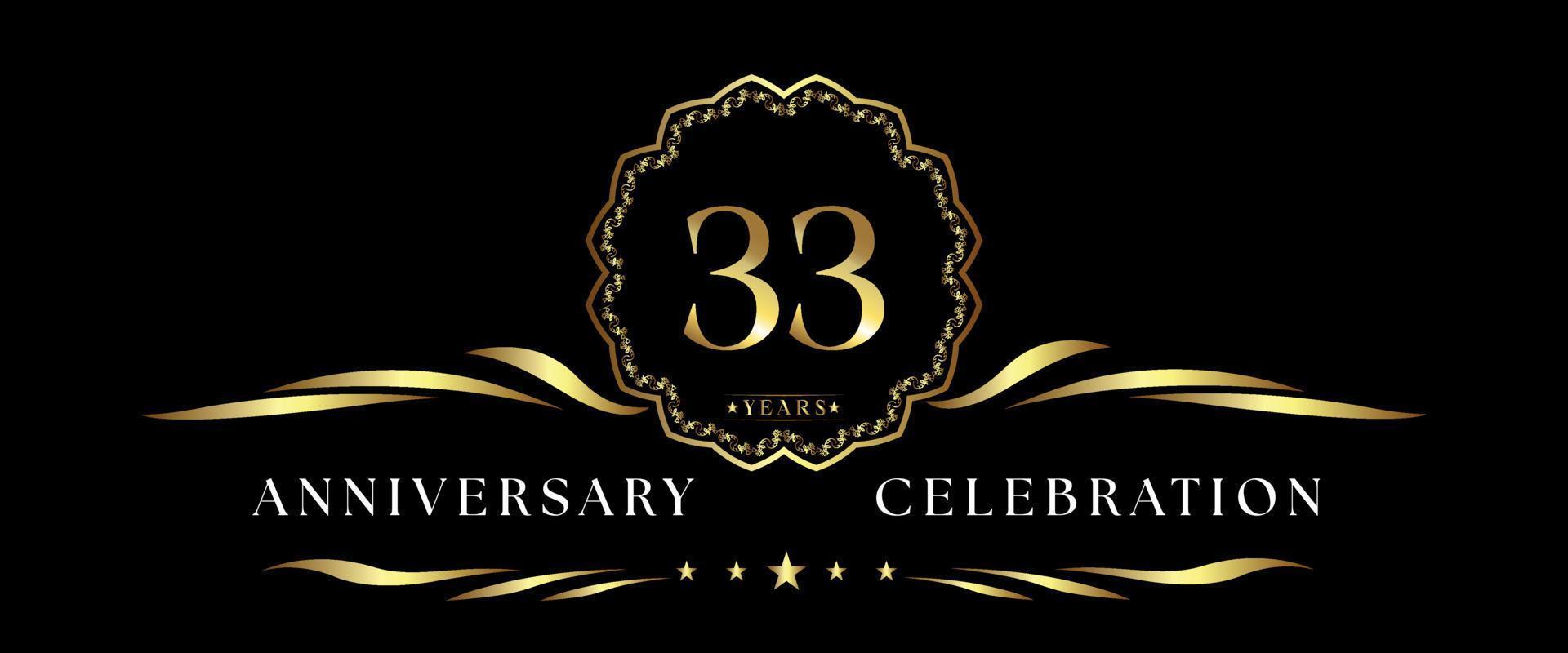 Celebrazione dell'anniversario di 33 anni con cornice decorativa dorata isolata su sfondo nero. disegno vettoriale per biglietto di auguri, festa di compleanno, matrimonio, festa evento, cerimonia. Logo dell'anniversario di 33 anni.