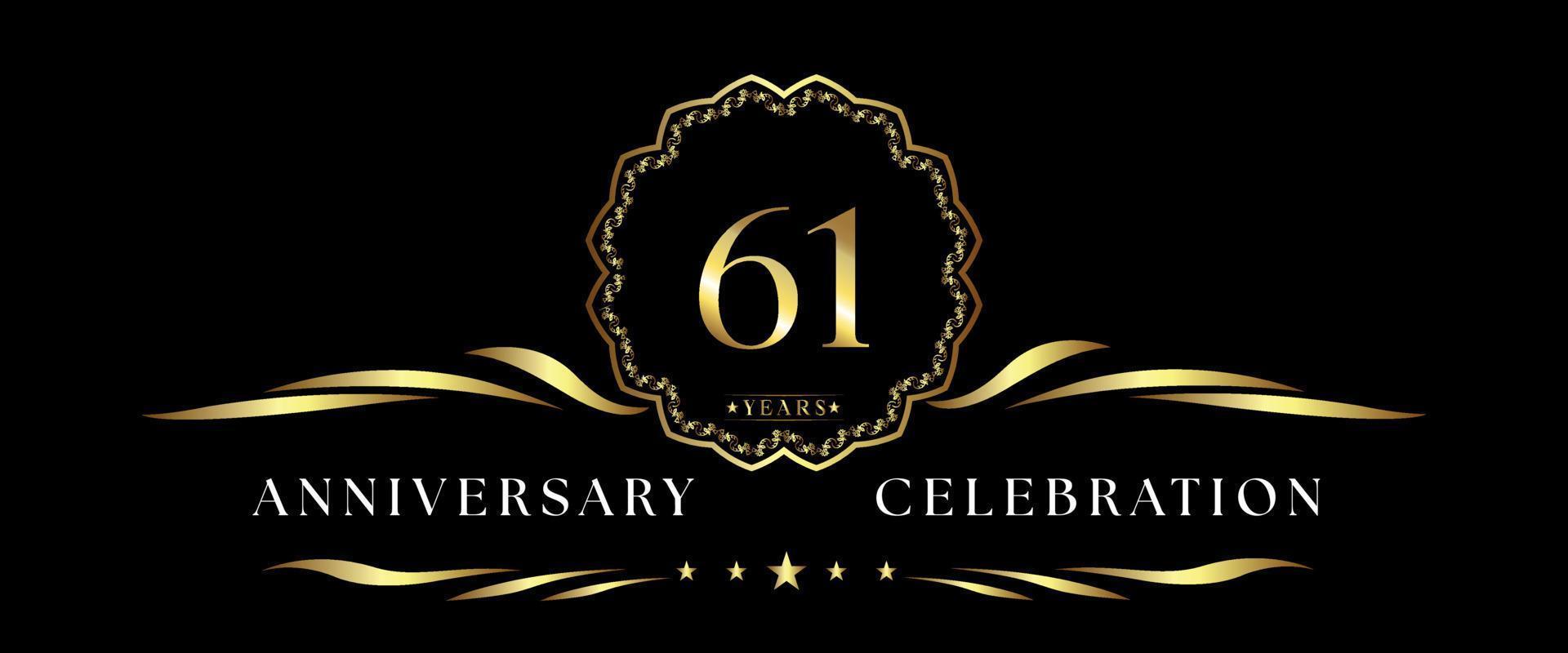 Celebrazione dell'anniversario di 61 anni con cornice decorativa dorata isolata su sfondo nero. disegno vettoriale per biglietto di auguri, festa di compleanno, matrimonio, festa evento, cerimonia. Logo dell'anniversario di 61 anni.