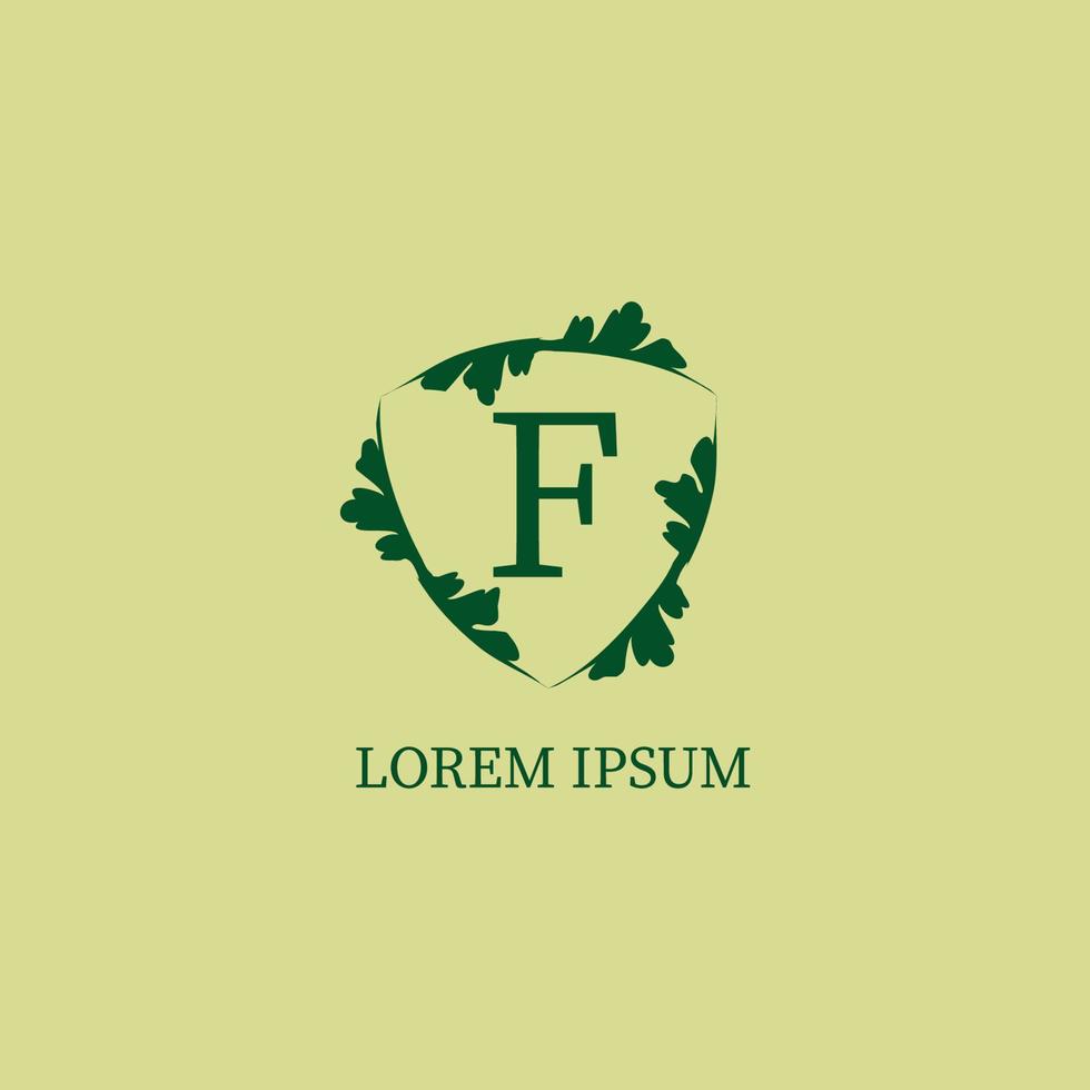 modello di progettazione del logo alfabetico della lettera f isolato su colore beige verde. guardia della natura, concetto di logo di sicurezza. illustrazione decorativa del segno dello scudo floreale. vettore