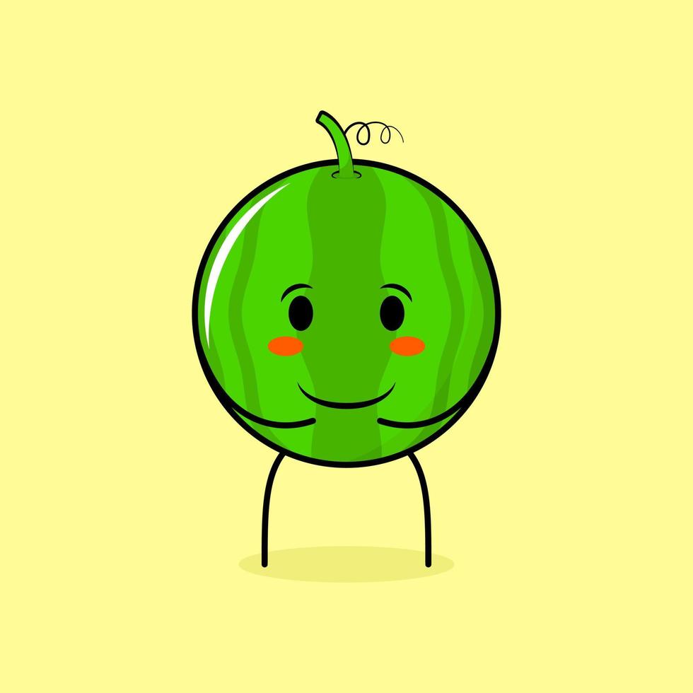 simpatico personaggio di anguria con espressione felice, sorridente ed entrambe le mani sullo stomaco. verde e giallo. adatto per emoticon, logo, mascotte vettore