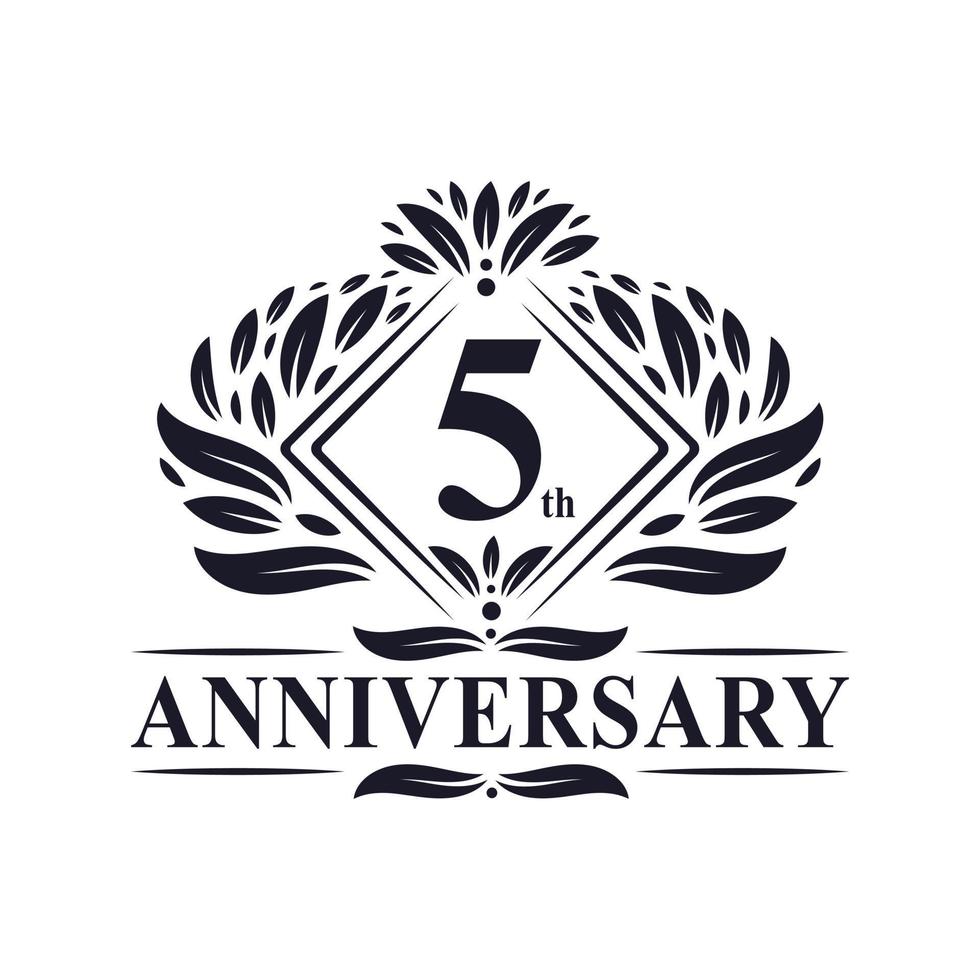 Logo dell'anniversario di 5 anni, logo floreale di lusso del 5° anniversario. vettore