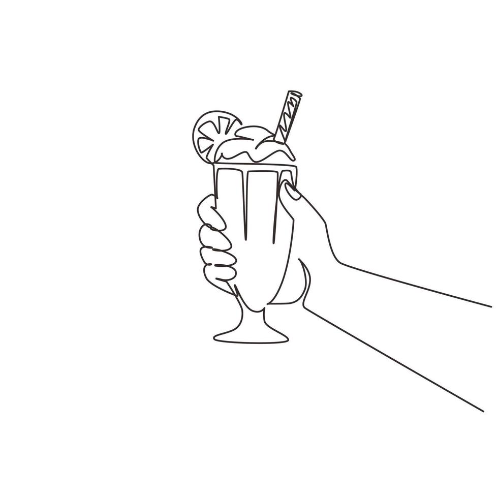 una mano di disegno a linea continua tiene un milkshake di vetro con panna montata. bibita fresca per l'estate. bevanda dolce. fast food gustoso e sfizioso. illustrazione grafica vettoriale di disegno a linea singola