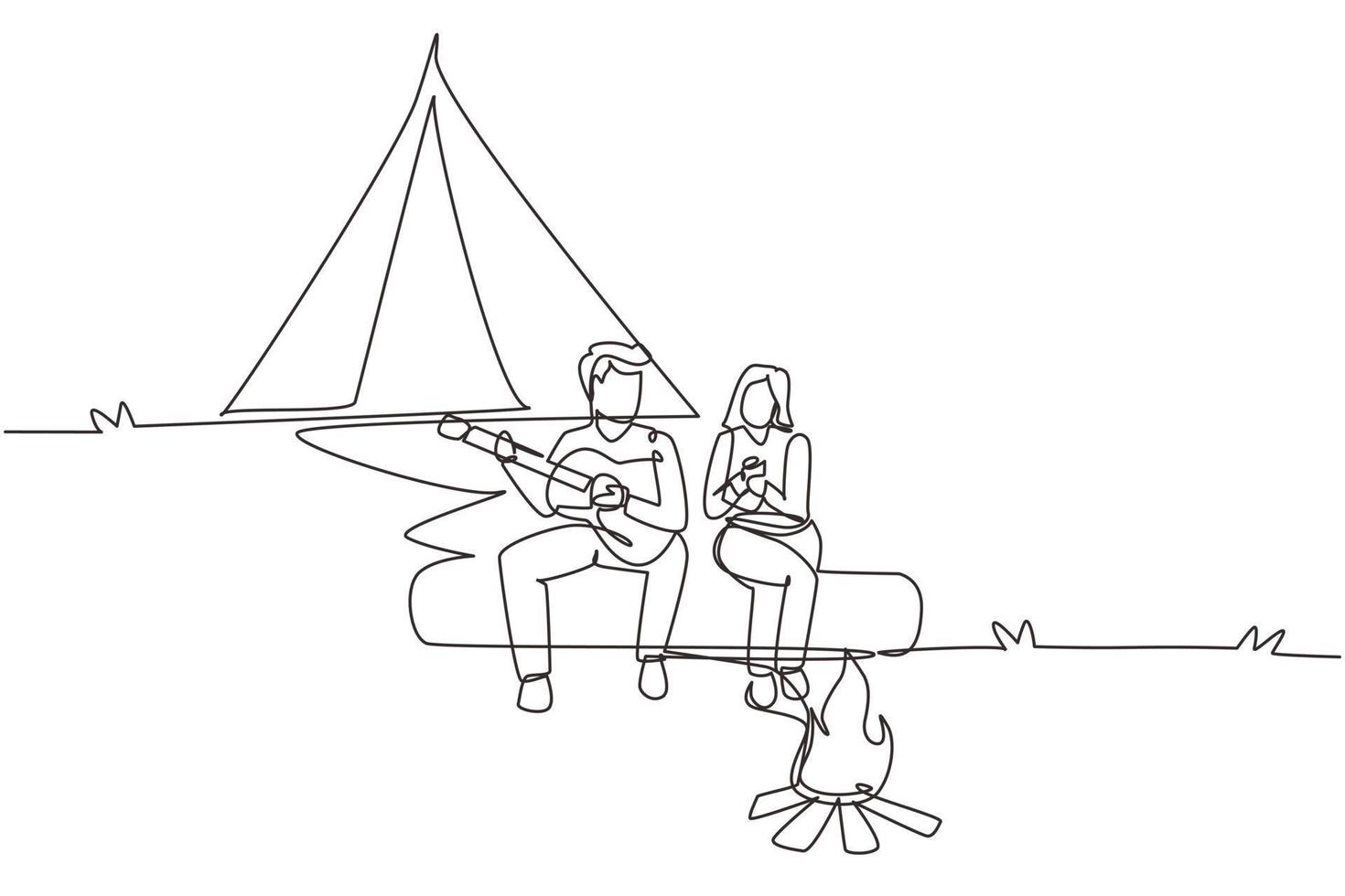 un unico disegno a tratteggio coppia escursionisti seduti sul tronco di legno vicino al fuoco nella foresta. donna che beve tè caldo, uomo che suona la chitarra, attrezzatura da campeggio e zaino. vettore grafico di disegno di linea continua