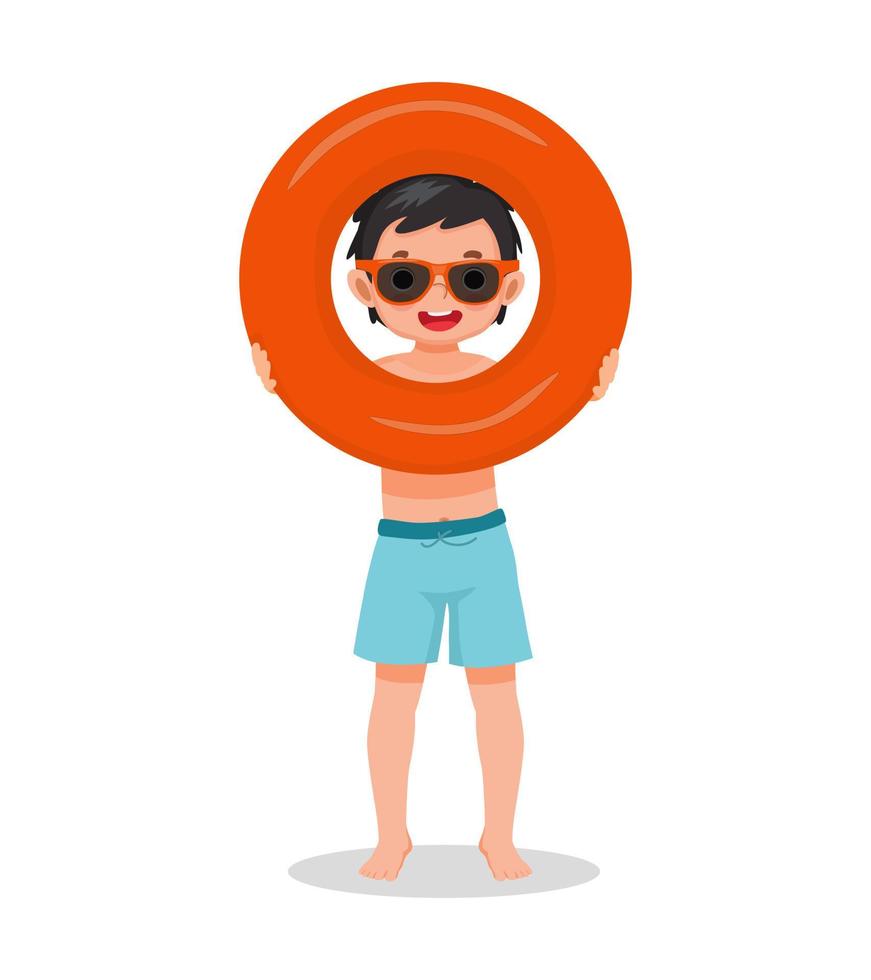 ragazzino carino con costume da bagno e occhiali da sole che guarda attraverso l'anello di gomma gonfiabile divertendosi in estate vettore