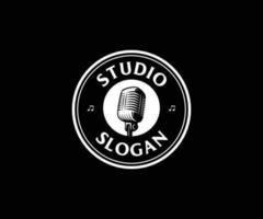 design del logo della radio web. vettore di progettazione del logo dello studio di registrazione.