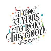 ci sono voluti 33 anni per apparire così bene: 33 festeggiamenti di compleanno e 33 anni con un bellissimo design con lettere calligrafiche. vettore