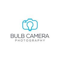logo idea foto, lampada con design della fotocamera vettore semplice ed elegante stile moderno