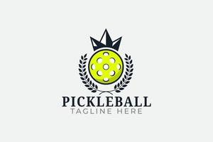 logo dell'associazione pickleball con l'immagine di una corona sopra la palla. vettore