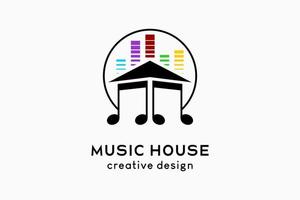 design del logo della casa della musica, icona del tono della forma della casa combinata con un'icona colorata dell'equalizzatore in un cerchio vettore