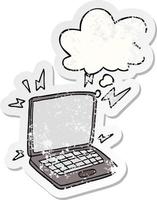 computer portatile dei cartoni animati e bolla di pensiero come adesivo consumato in difficoltà vettore