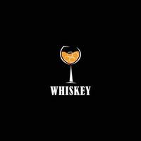 logo di un bicchiere di whisky e ghiaccio vettore