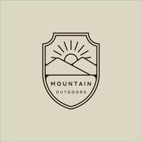 mountain line art semplice emblema logo illustrazione vettoriale modello icona graphic design. avventura e all'aperto segno o simbolo per viaggi d'affari con il concetto di badge
