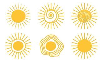 giallo scarabocchio luce del sole logo icona sole. caldo stella disegno impostare. caldo sole scarabocchio estate scarabocchiare mano disegnato luce del sole vettore illustrazione isolato bianca