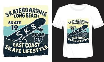 skateboard lungo spiaggia maglietta design vettore
