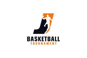 lettera j con logo di basket. elementi del modello di progettazione vettoriale per la squadra sportiva o l'identità aziendale.
