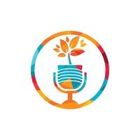 podcast foglia natura ecologia vettore logo design. logo del talk show podcast con microfono e foglie.