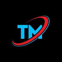 tm t m lettera logo design. iniziale lettera tm connesso cerchio maiuscolo monogramma logo rosso e blu. tm logo, t m design. tm, t m vettore