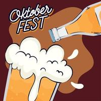 Oktober fest lettering con bottiglia vettore