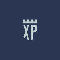 xp logo monogramma con fortezza castello e scudo stile design vettore