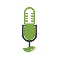 Podcast bevanda foglia natura ecologia vettore logo design. bevanda Podcast parlare mostrare logo con mic e le foglie.