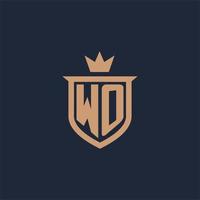 wo monogramma iniziale logo con scudo e corona stile vettore