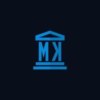 mk iniziale logo monogramma con semplice palazzo di giustizia edificio icona design vettore