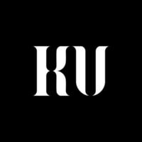 ku K u lettera logo design. iniziale lettera ku maiuscolo monogramma logo bianca colore. ku logo, K u design. ku, K u vettore