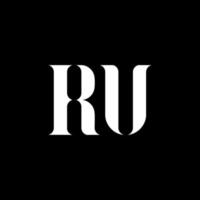 ru r u lettera logo design. iniziale lettera ru maiuscolo monogramma logo bianca colore. ru logo, r u design. ru, r u vettore