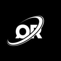 qr q r lettera logo design. iniziale lettera qr connesso cerchio maiuscolo monogramma logo rosso e blu. qr logo, q r design. qr, q r vettore