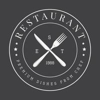 Vintage ▾ ristorante logo, distintivo o emblema. vettore illustrazione