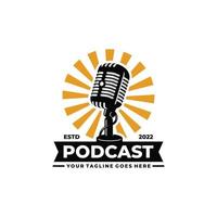 Podcast logo design. Vintage ▾ microfono logo vettore