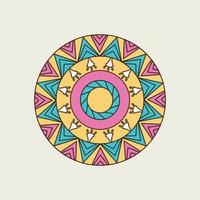 mandala triangolo riempito rosa, giallo e blu vettore