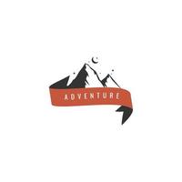design del modello di logo avventura in montagna vettore