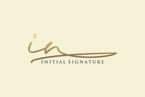 iniziale nel lettera firma logo modello elegante design logo. mano disegnato calligrafia lettering vettore illustrazione.