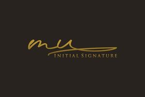 iniziale mu lettera firma logo modello elegante design logo. mano disegnato calligrafia lettering vettore illustrazione.