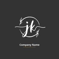 jk iniziale grafia e firma logo design con cerchio. bellissimo design manoscritto logo per moda, squadra, nozze, lusso logo. vettore