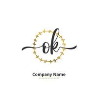 o K ok iniziale grafia e firma logo design con cerchio. bellissimo design manoscritto logo per moda, squadra, nozze, lusso logo. vettore