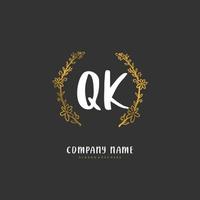 qk iniziale grafia e firma logo design con cerchio. bellissimo design manoscritto logo per moda, squadra, nozze, lusso logo. vettore